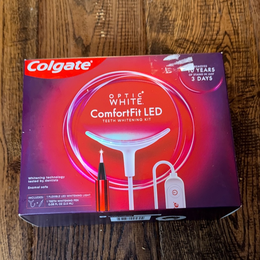NWT Colgate Optic White ComfortFit LED Teeth Whitening Kit - Red and White